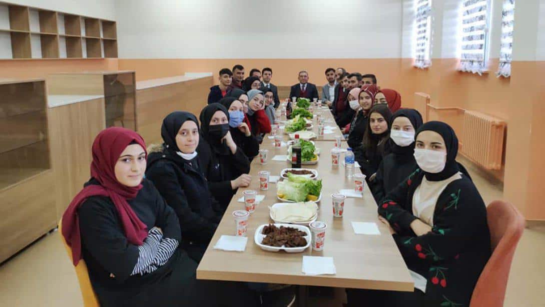Kadışehri Anadolu İmam Hatip Lisesi 12. Sınıf Öğrencileri İçin Düzenlenen Çiğ Köfte Etkinliğine Katıldık